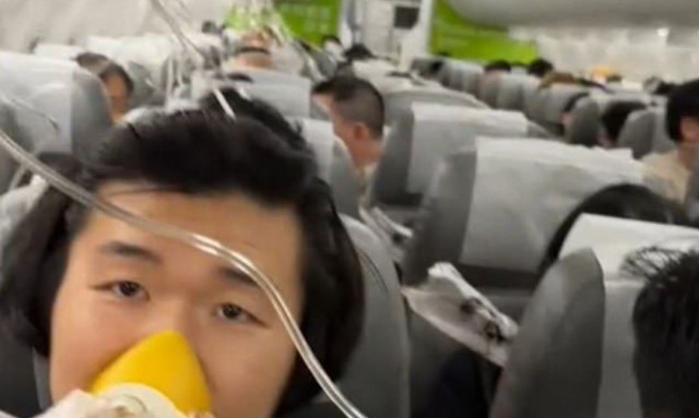 Ιαπωνία: Boeing έκανε βίαιη κάθοδο - Κάποιοι λιποθύμησαν άλλοι άρχισαν να γράφουν τη διαθήκη τους
