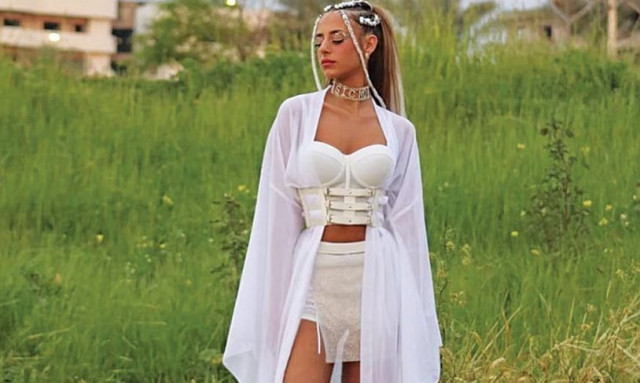 Μια Σεμ: Από τα τούνελ και την ομηρία της Χαμάς στις χλιδάτες διακοπές στη Μύκονο