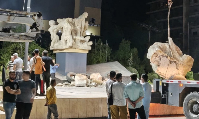 Συρία: Κατέστρεψαν - κατά την τζιχαντιστική παράδοση - άγαλμα στο κέντρο του Χαλεπίου