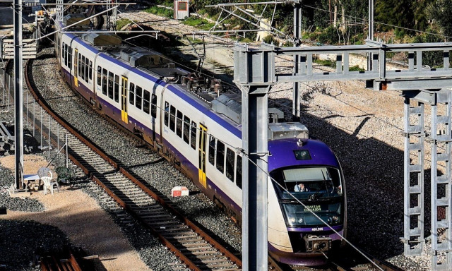 Προβλήματα σε δρομολόγια της Hellenic Train από τη φωτιά στον Ασπρόπυργο