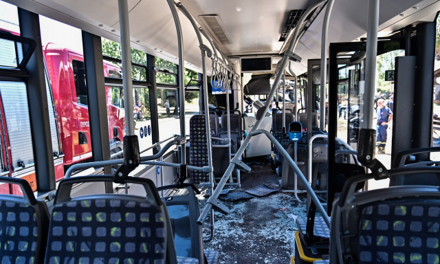 Βούλα: Καθηλωτικές οι μαρτυρίες για τη σύγκρουση των λεωφορείων - «Πέφτουν λαμαρίνες, σπάνε μηχανές»