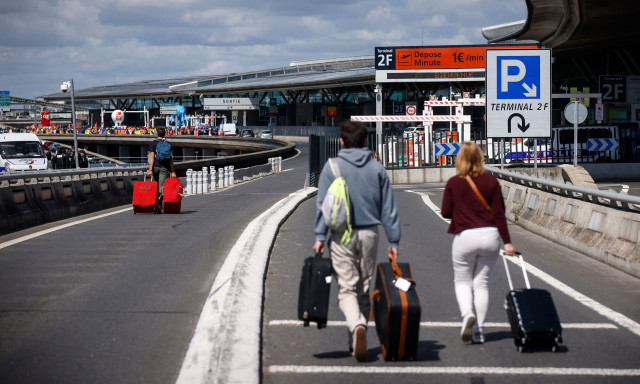 Γαλλία: Απίστευτη ταλαιπωρία για 300.000 επιβάτες - Απεργούν οι ελεγκτές εναέριας κυκλοφορίας