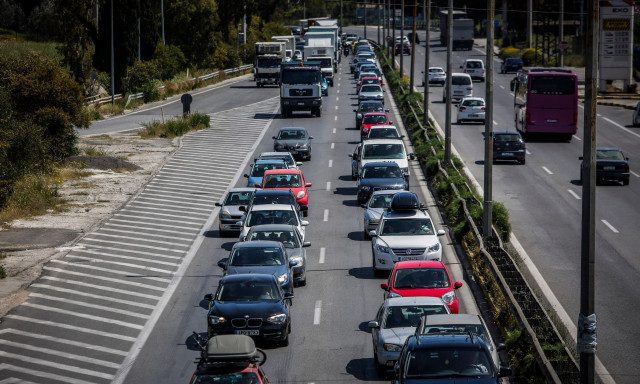 Κίνηση στην Αθηνών-Κορίνθου λόγω τροχαίου ατυχήματος