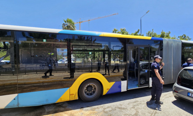 Βούλα: Σύγκρουση λεωφορείων στην παραλιακή - Στους 51 οι τραυματίες - 3 σε σοβαρή κατάσταση