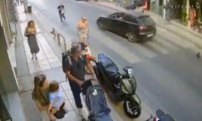 Σοκαριστικό τροχαίο στην Κρήτη: Αυτοκίνητο παρασύρει δικυκλιστή και τον πετά στο οδόστρωμα