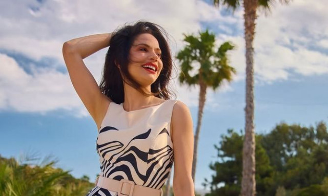 Κατερίνα Γερονικολού: Η καυτή εμφάνιση της ηθοποιού με εντυπωσιακό μαύρο cut - out φόρεμα