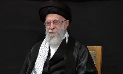 Αλί Χαμενεΐ: Δημόσια εμφάνιση – έκπληξη για πρώτη φορά μετά τη σύρραξη με το Ισραήλ