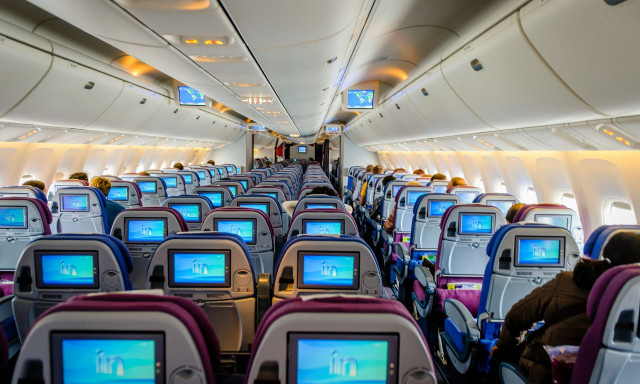 Τρόμος πριν την απογείωση: Ματαιώθηκε και 18 επιβάτες τραυματίστηκαν εγκαταλείποντας σε τσουλήθρα