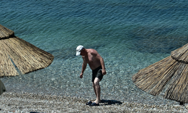 Καιρός: Καύσωνας με 42αρια μέχρι την Τετάρτη - Πότε έρχεται ανάσα δροσιάς και πτώση θερμοκρασίας