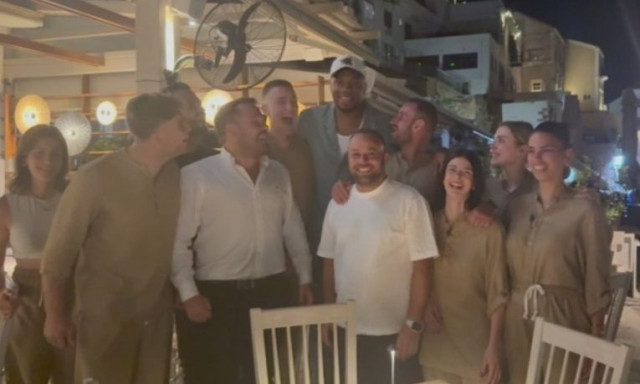 Γιάννης Αντετοκούνμπο: «Γεμίζει» μπαταρίες στην Κρήτη με τη σύζυγο και φίλους του - Βίντεο