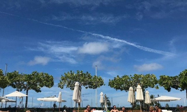 Η Μύκονος των 1.000 ευρώ: Εξοργισμένοι οι τουρίστες με τις εξωφρενικές τιμές