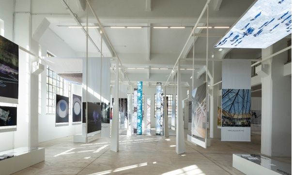 «Τοπόσημα Διασύνδεσης»: Η πόλη αφηγείται ανθρώπινες ιστορίες μέσα από μία έκθεση φωτογραφίας