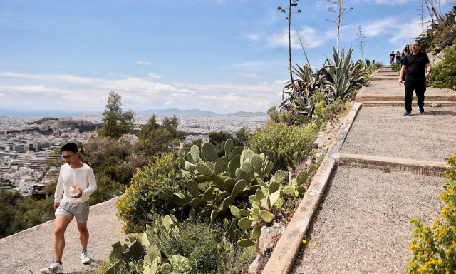 Δήμος Αθηναίων: Έκτακτα μέτρα προστασίας λόγω του καύσωνα – Πού απαγορεύεται η κυκλοφορία