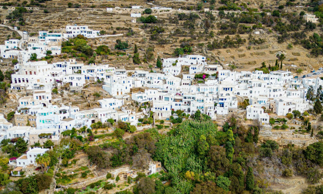 Καρδιανή: Το καταπράσινο νησί της Τήνου με την μαγευτική θέα στο Αιγαίο
