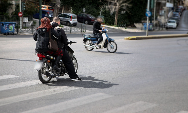 Πάνω από 4.000 παραβάσεις για μη χρήση κράνους – «Τσουχτερά» πρόστιμα και αφαίρεση διπλώματος