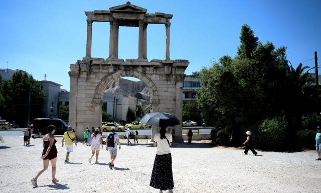 Καιρός: «Κόκκινος» συναγερμός Τσατραφύλλια για τους ανέμους foehn - Επικίνδυνο το επόμενο 48ωρο