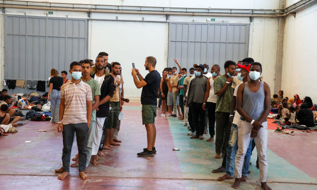 Στο Λαύριο μεταφέρονται οι 520 μετανάστες που διασώθηκαν νότια της Γαύδου