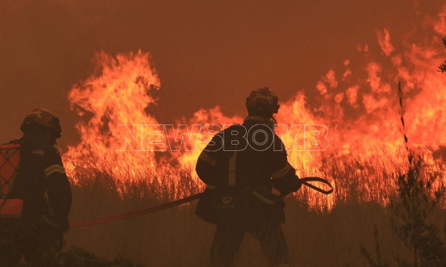 Μεγάλη φωτιά στο Ασπροχώρι Ωρωπού – Επιχειρούν 20 εναέρια μέσα, ενεργοποιήθηκε το 112