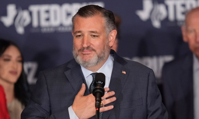 Τεντ Κρουζ: Φωτογραφιζόταν στον Παρθενώνα ενώ το Τέξας πνιγόταν