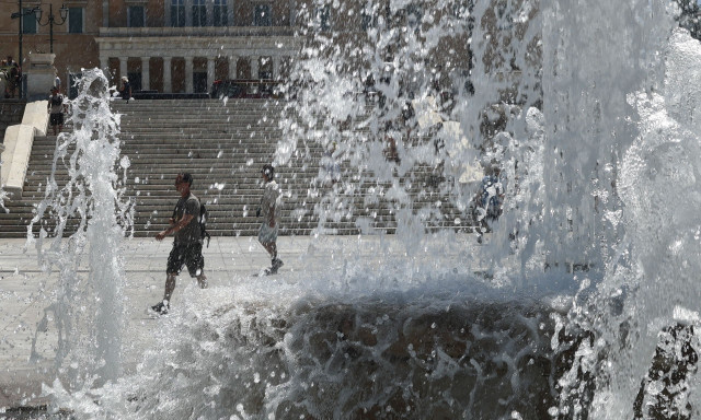 Καύσωνας: Έκτακτα μέτρα προστασίας στον δήμο Αθηναίων λόγω των υψηλών θερμοκρασιών