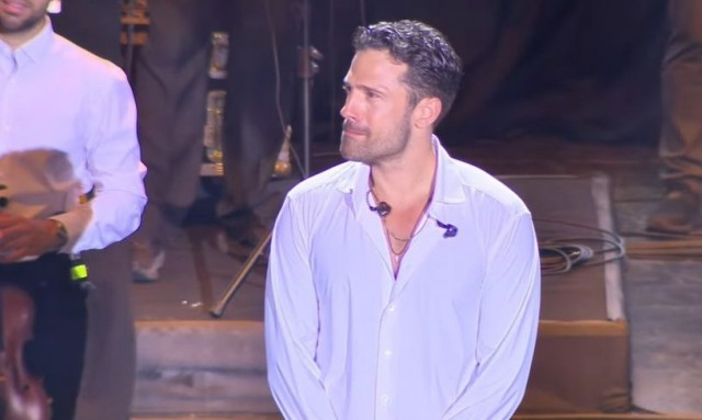 Κωνσταντίνος Αργυρός: Δάκρυσε επί σκηνής στη μεγάλη του συναυλία στην Κωνσταντινούπολη