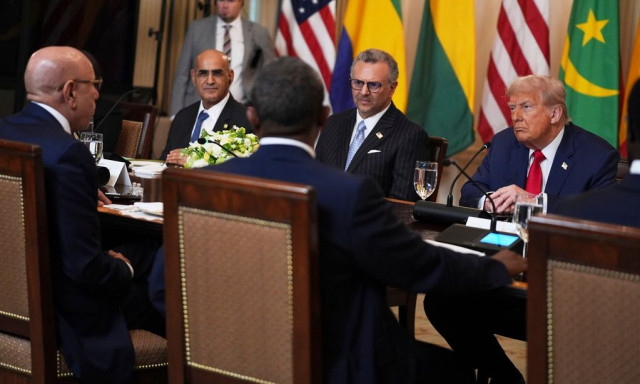 Ο Tραμπ ρώτησε τον πρόεδρο της Λιβερίας που έμαθε «τόσο καλά αγγλικά»