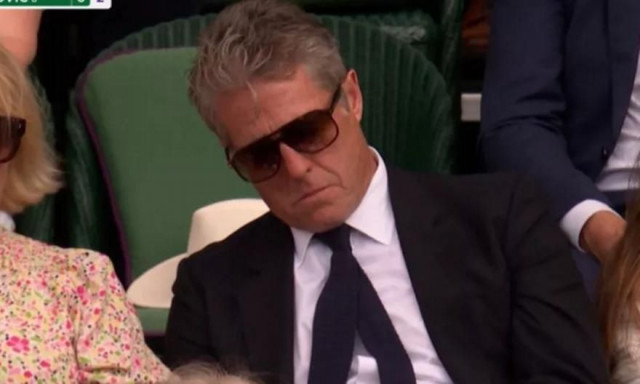 Wimbledon: Ο Χιου Γκραντ πήγε στο ματς του Τζόκοβιτς και τον πήρε ο ύπνος