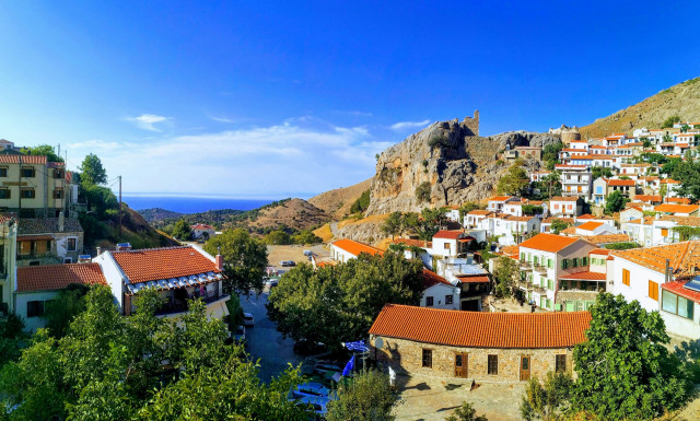 Τι γλιτώνουν οι φορολογούμενοι από τη μείωση στους συντελεστές ΦΠΑ στα νησιά