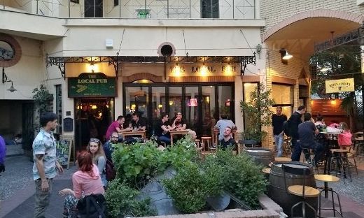 «Πεθαίνουν» οι ιστορικές παμπ της Βρετανίας: Μία μπυραρία βάζει λουκέτο κάθε μέρα