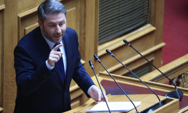 Ανδρουλάκης σε Μητσοτάκη: Να αγοράσετε φτηνά την καλούμπα για να δέσετε τον χαρταετό που πετάτε