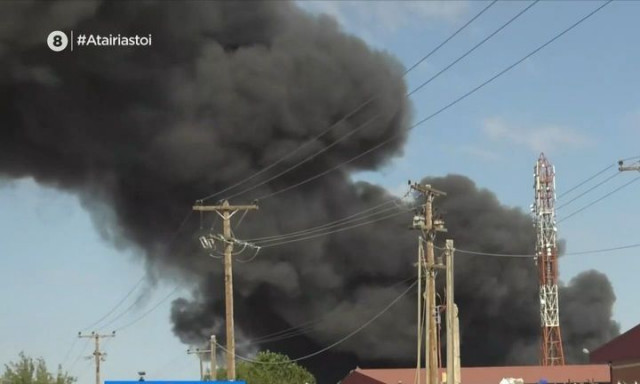 Μήνυμα 112 για τη φωτιά σε εργοστάσιο ανακύκλωσης στη Σίνδο