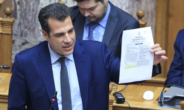 Ψηφίστηκε η τροπολογία για το μεταναστευτικό: «Τέλος το παραμύθι με τις μωρομάνες», είπε ο Πλεύρης