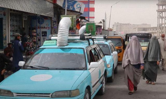Αφγανοί οδηγοί ταξί δείχνουν το δρόμο στην καινοτομία με χειροποίητα κλιματιστικά