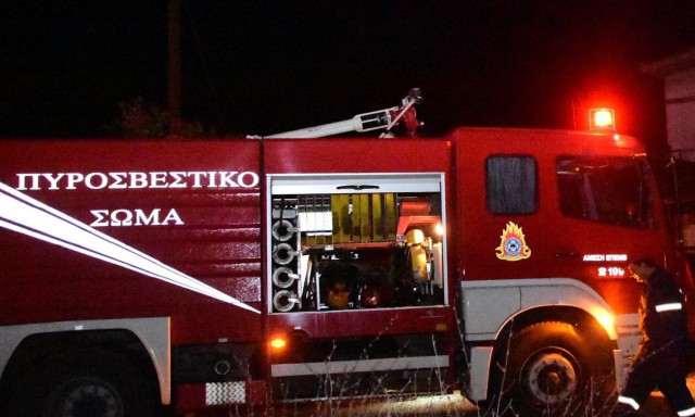 Φωτιά στη Μύκονο: Μήνυμα από το 112 – «Επικίνδυνοι καπνοί, παραμείνετε σε εσωτερικούς χώρους»