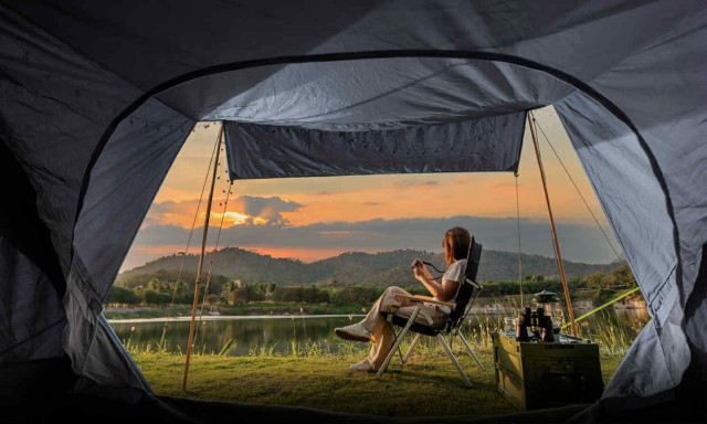 Φύση, θάλασσα και άνεση: Τα 5 καλύτερα κάμπινγκ στην Ελλάδα για το φετινό καλοκαίρι