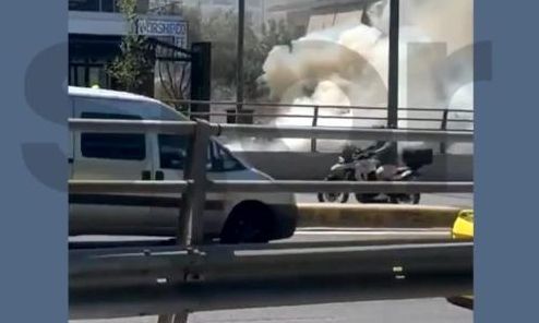 Ψυχικό: Πανικός από φωτιά σε εν κινήσει σπορ αυτοκίνητο- Βίντεο ντοκουμέντο