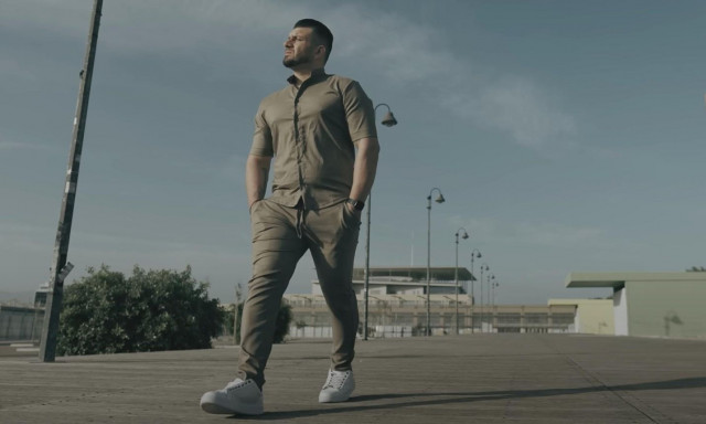 Πιλάτος Κουνατίδης: Κυκλοφόρησε το απόλυτο καλοκαιρινό hit «2 Λεπτά»