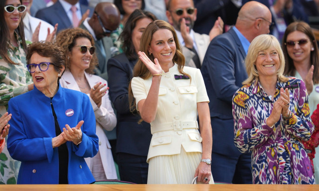 Κέιτ Μίντλετον: Επέστρεψε με χειροκροτήματα στο Wimbledon - Έδωσε το τρόπαιο στην Σβάιτεκ