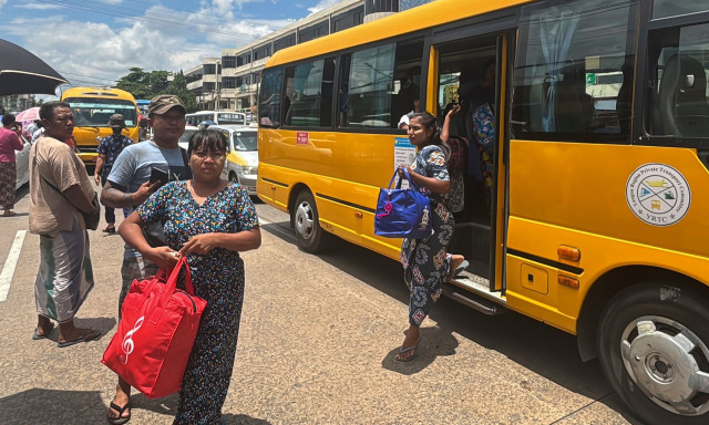 Μιανμάρ: Εκατοντάδες άμαχοι και στρατιώτες διαφεύγουν στην Ταϊλάνδη