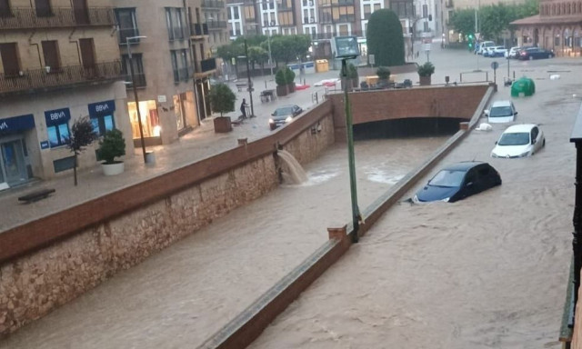 Καταρρακτώδεις βροχές στην Καταλονία: Αγνοούνται δύο άτομα