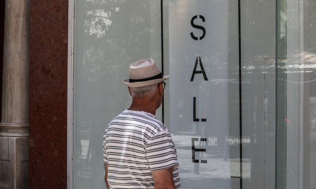 Θερινές εκπτώσεις: Οι καταναλωτές προτίμησαν διακοπές αντί... για ψώνια - Απογοητευμένοι οι εμπόροι