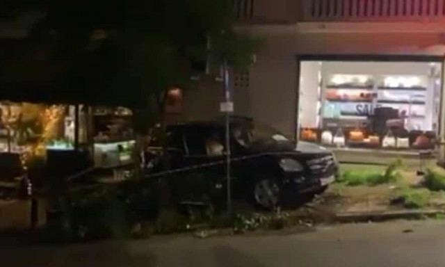 Συναγερμός στο Κολωνάκι: Αυτοκίνητο έπεσε σε κατάστημα - 12 τραυματίες, 1 σε σοβαρή κατάσταση