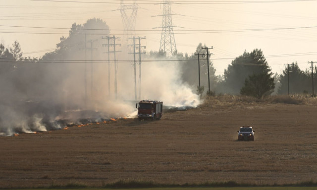 Λάρισα: Φωτιά στο Μοσχοχώρι στο ύψος των διοδίων