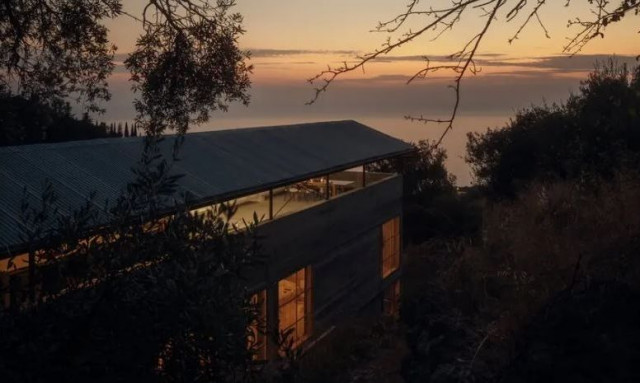 ΗΠΑ: Οι New York Times εντυπωσιάζονται από σπίτι στην Κέρκυρα που «αγκαλιάζει» τη φύση