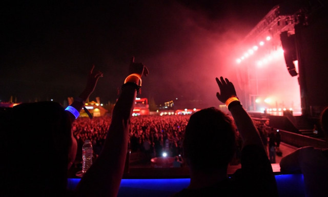 Είσαι όντως fan των London Grammar; - Το opaponline.gr βρέθηκε στην Πλατεία Νερού