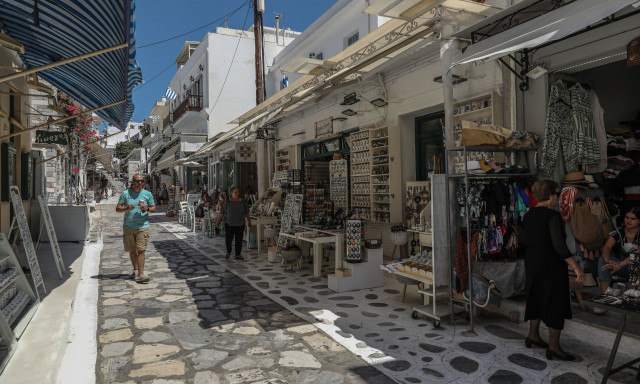 Εντυπωσιακή αύξηση στις υπερωρίες που δηλώθηκαν τον Μάιο – Ρεκόρ στον τουρισμό