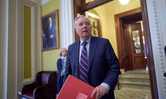 ΗΠΑ: Γερουσιαστής αναγγέλλει δραστική αλλαγή της στάσης της κυβέρνησης Τραμπ έναντι της Ρωσίας