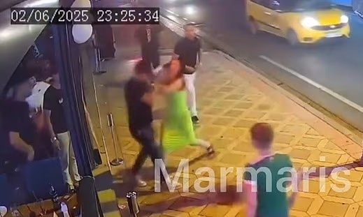 Άγριο ξύλο σε τουρίστριες από πορτιέρηδες σε τουρκικό θέρετρο για τον λογαριασμό