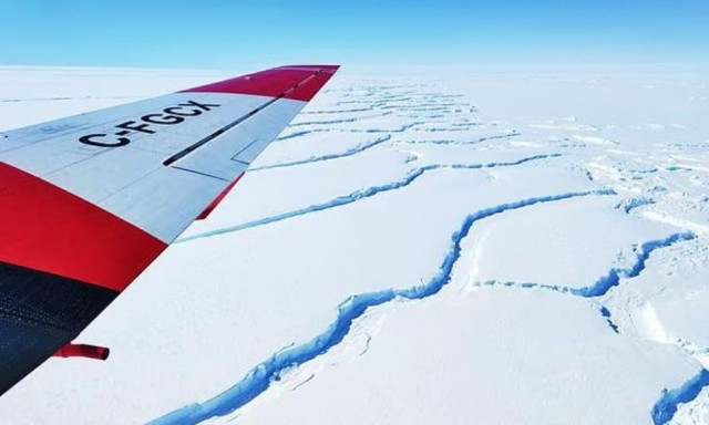 Επιστήμονες κάνουν εκπληκτική ανακάλυψη για το τι κρύβεται κάτω από τον παγετώνα της Ανταρκτικής