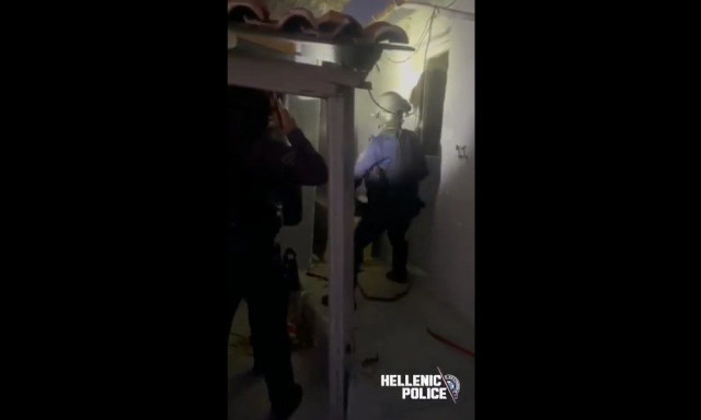 Επιχείρηση «σκούπα» σε καταυλισμό στον Γέρακα: Όπλα, ενισχυτές και... 16 προσαγωγές